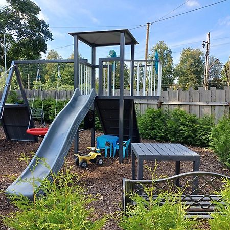 Green Garden & Private Parking Apartments With Playground Riga Luaran gambar