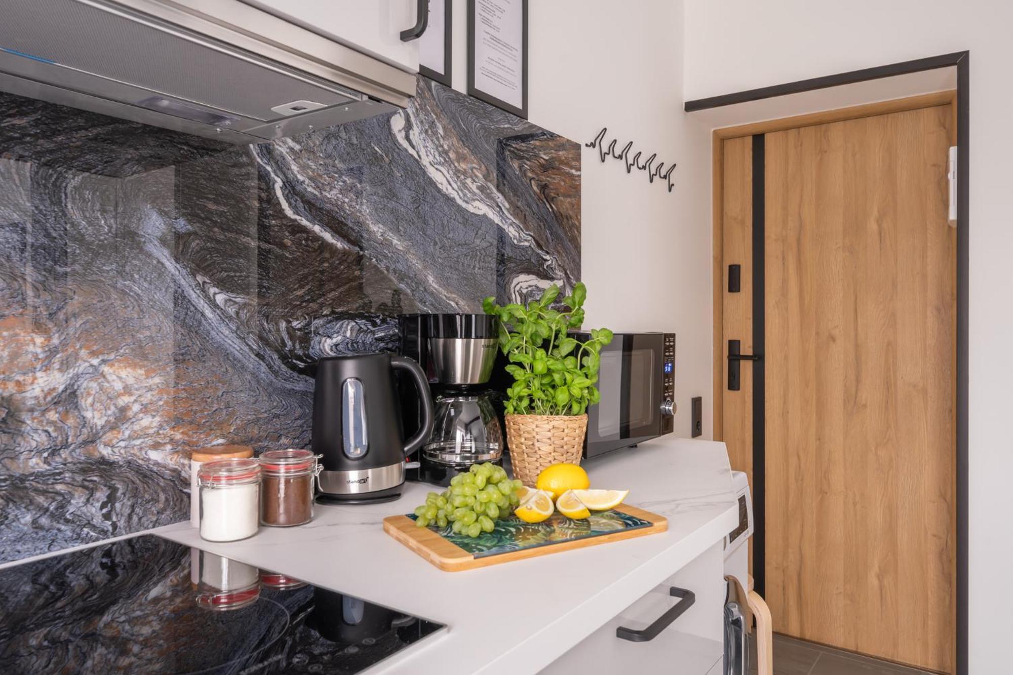 Green Garden & Private Parking Apartments With Playground Riga Luaran gambar