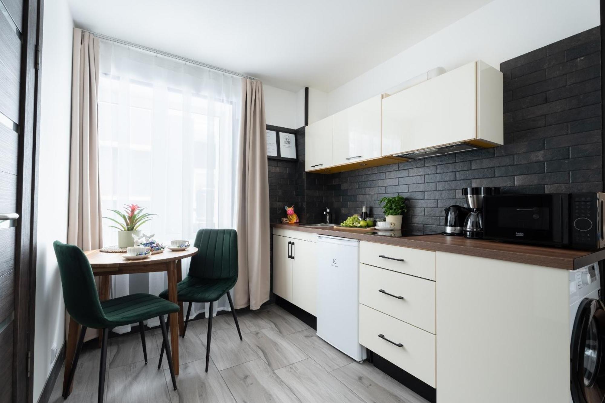 Green Garden & Private Parking Apartments With Playground Riga Luaran gambar