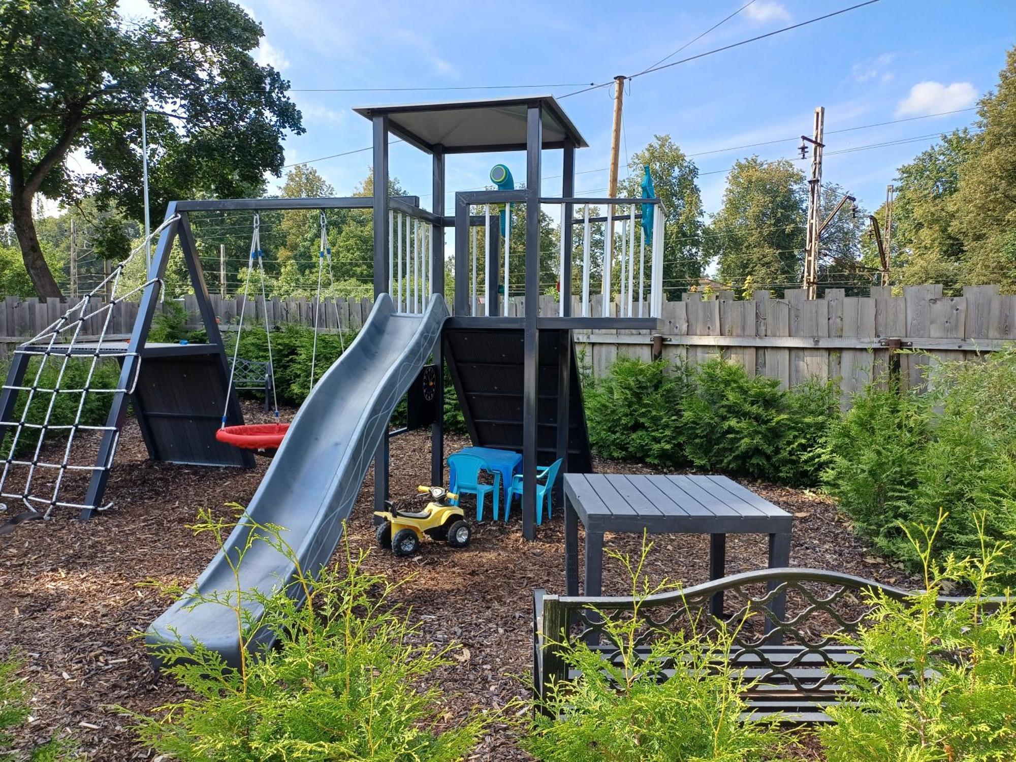 Green Garden & Private Parking Apartments With Playground Riga Luaran gambar